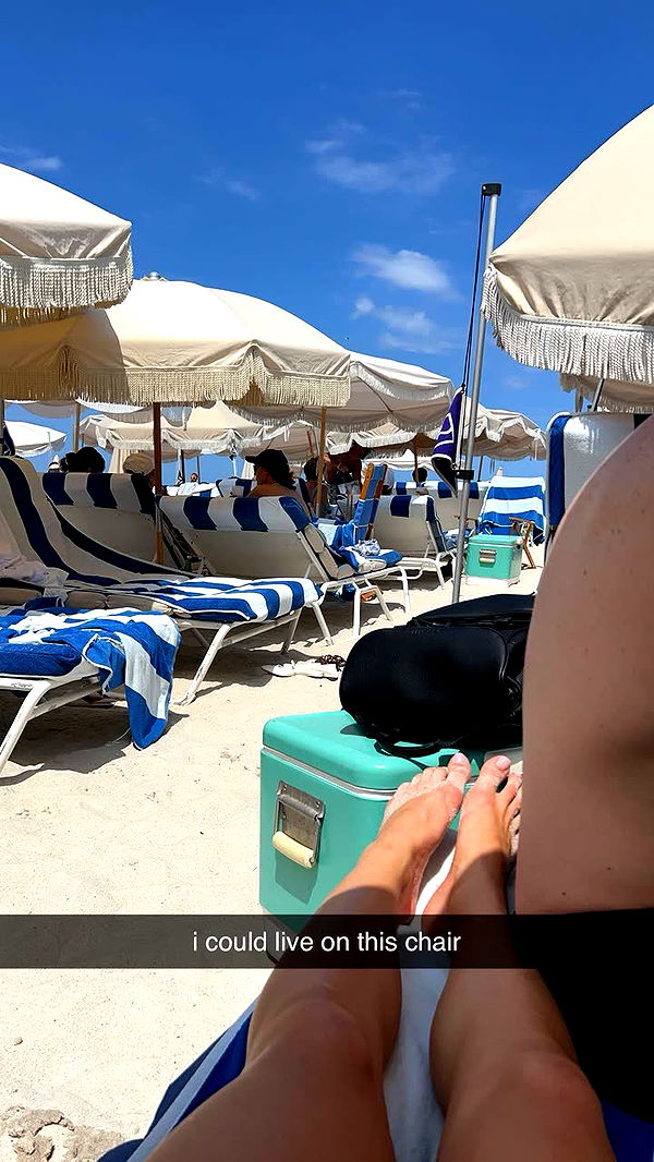 meelahrobbins image ~ Altpins