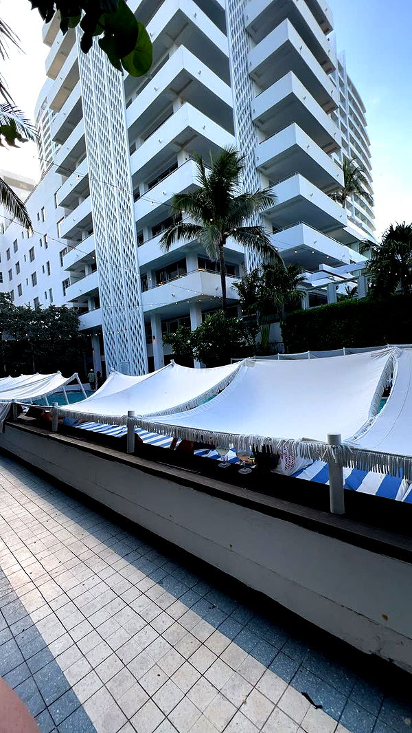 meelahrobbins image ~ Altpins