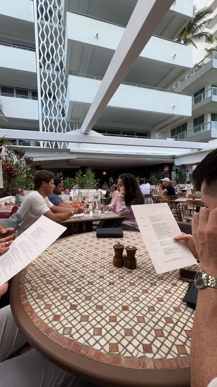 meelahrobbins snapchat image archive image