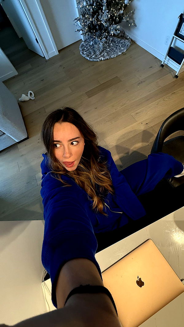 meelahrobbins image ~ Altpins