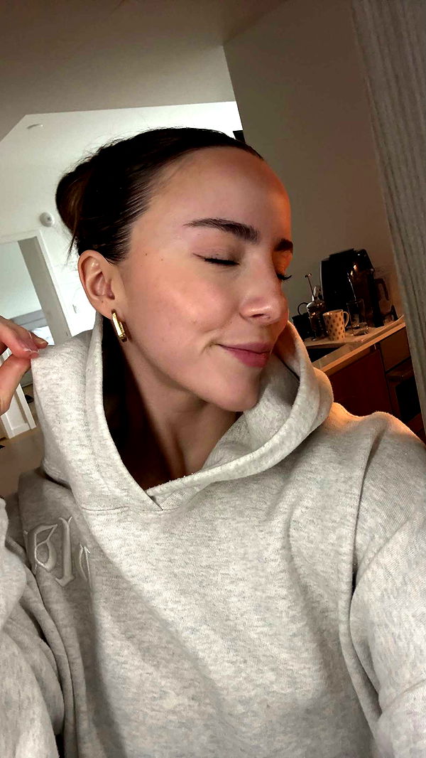 meelahrobbins image ~ Altpins