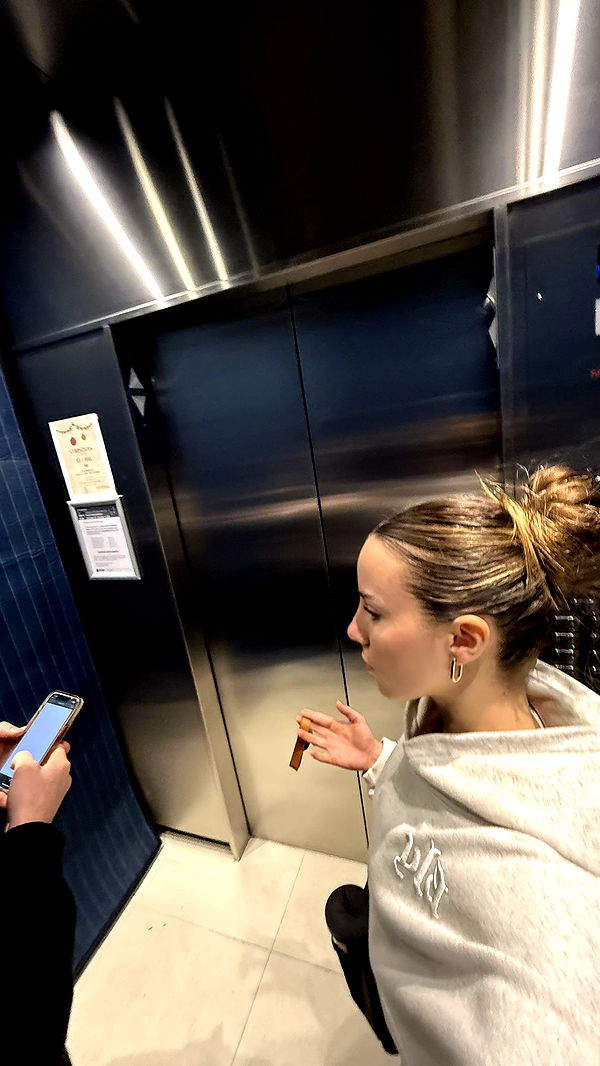 meelahrobbins image ~ Altpins