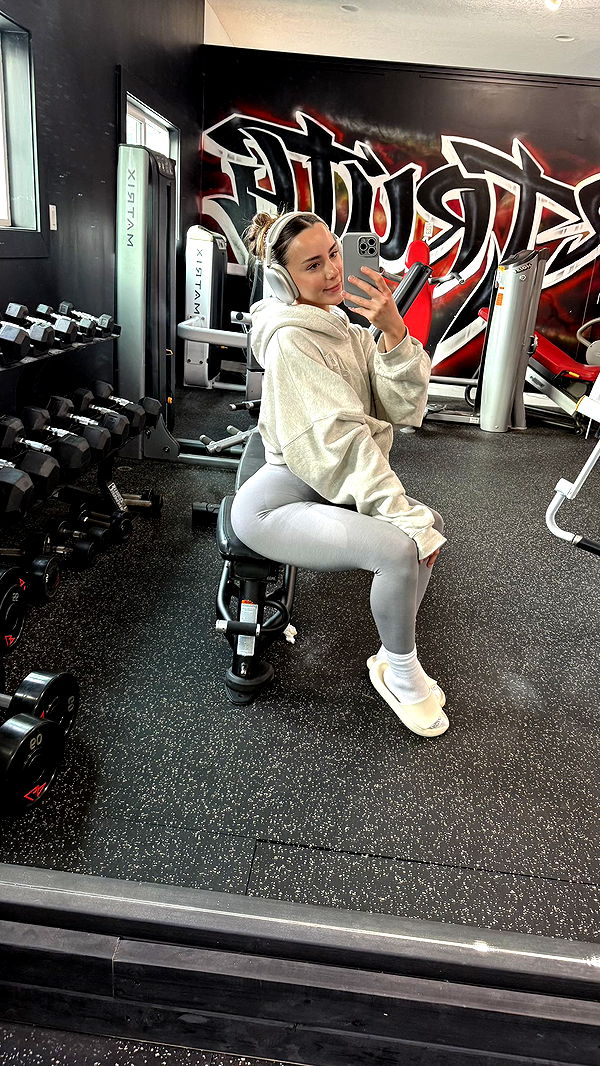 meelahrobbins image ~ Altpins