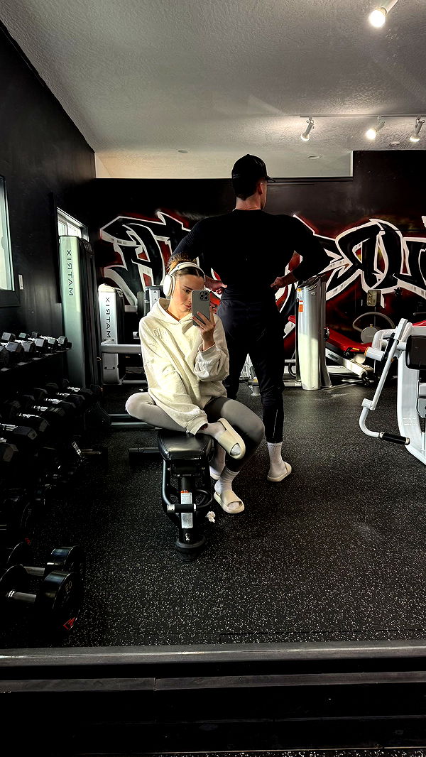 meelahrobbins image ~ Altpins