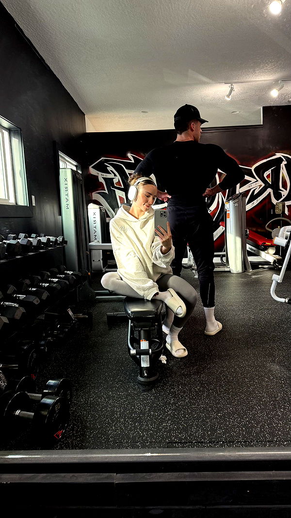 meelahrobbins image ~ Altpins