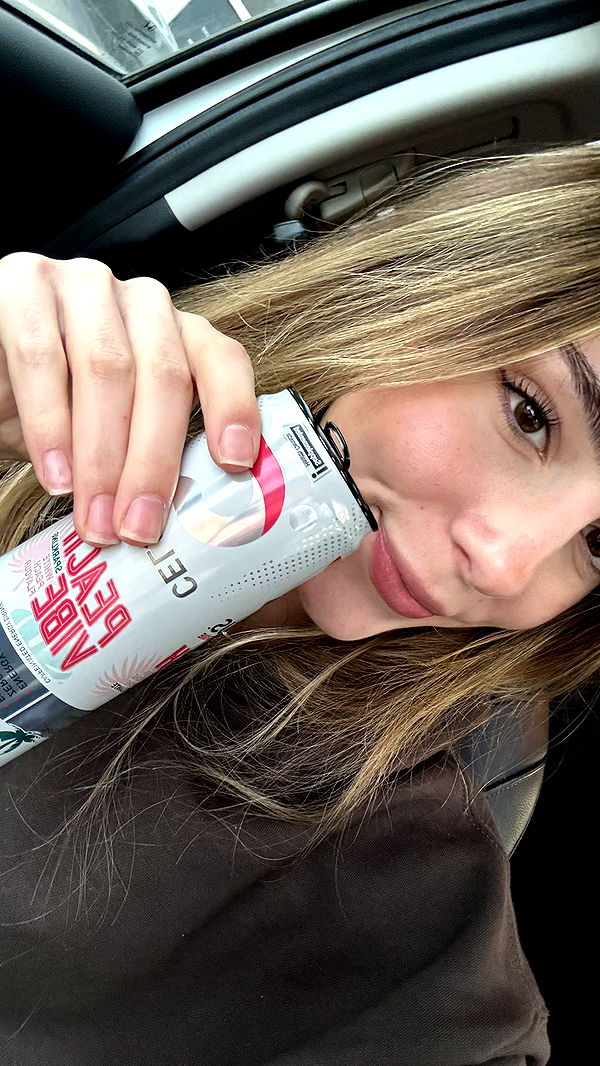 meelahrobbins image ~ Altpins