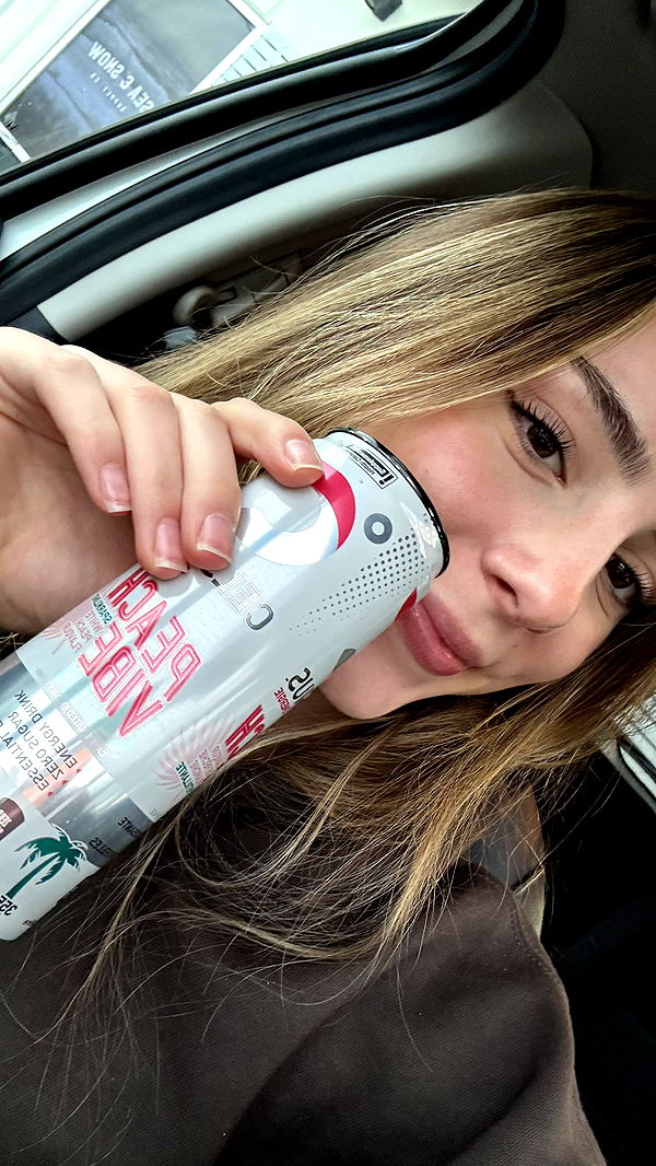 meelahrobbins image ~ Altpins