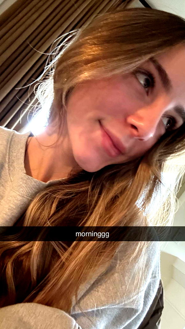 meelahrobbins image ~ Altpins