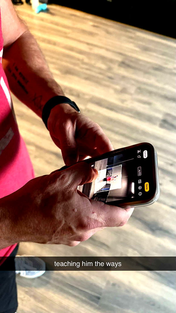 meelahrobbins image ~ Altpins