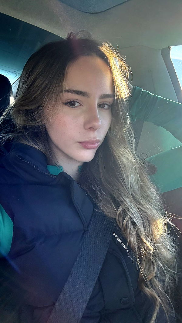 meelahrobbins image ~ Altpins