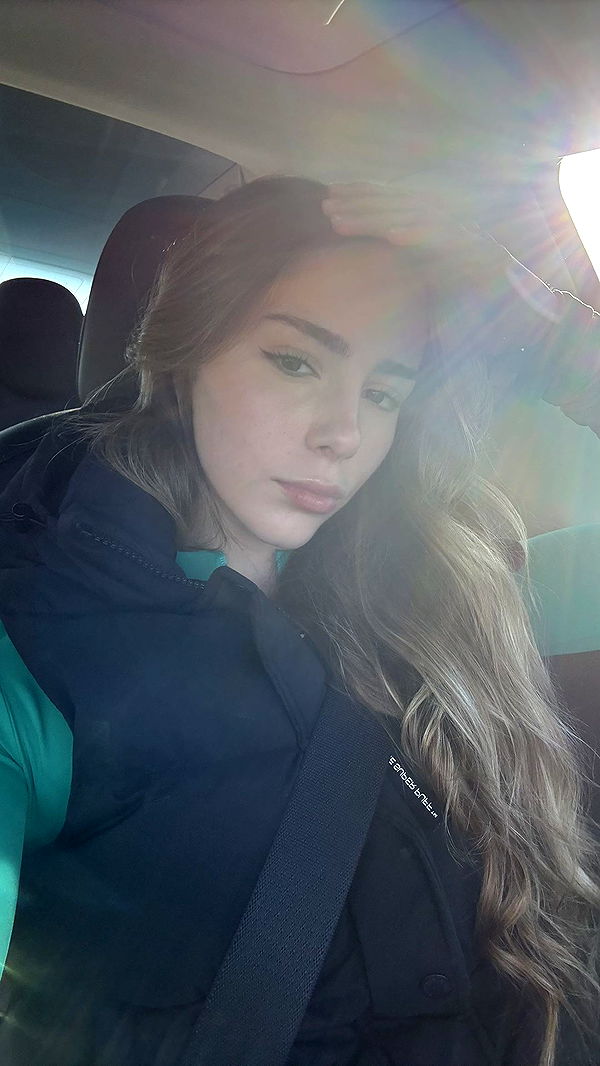 meelahrobbins image ~ Altpins