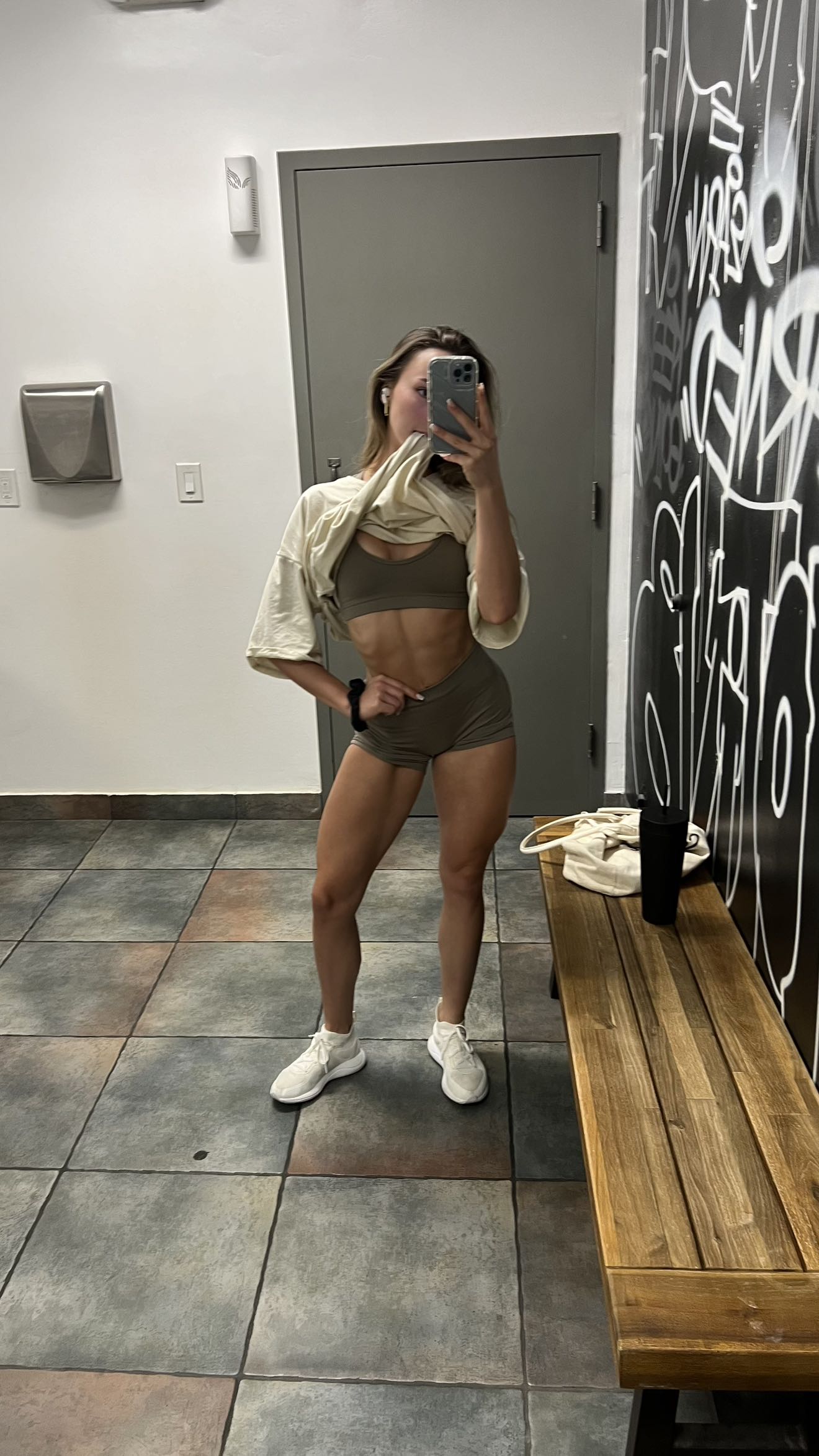 meelahrobbins snapchat image archive image