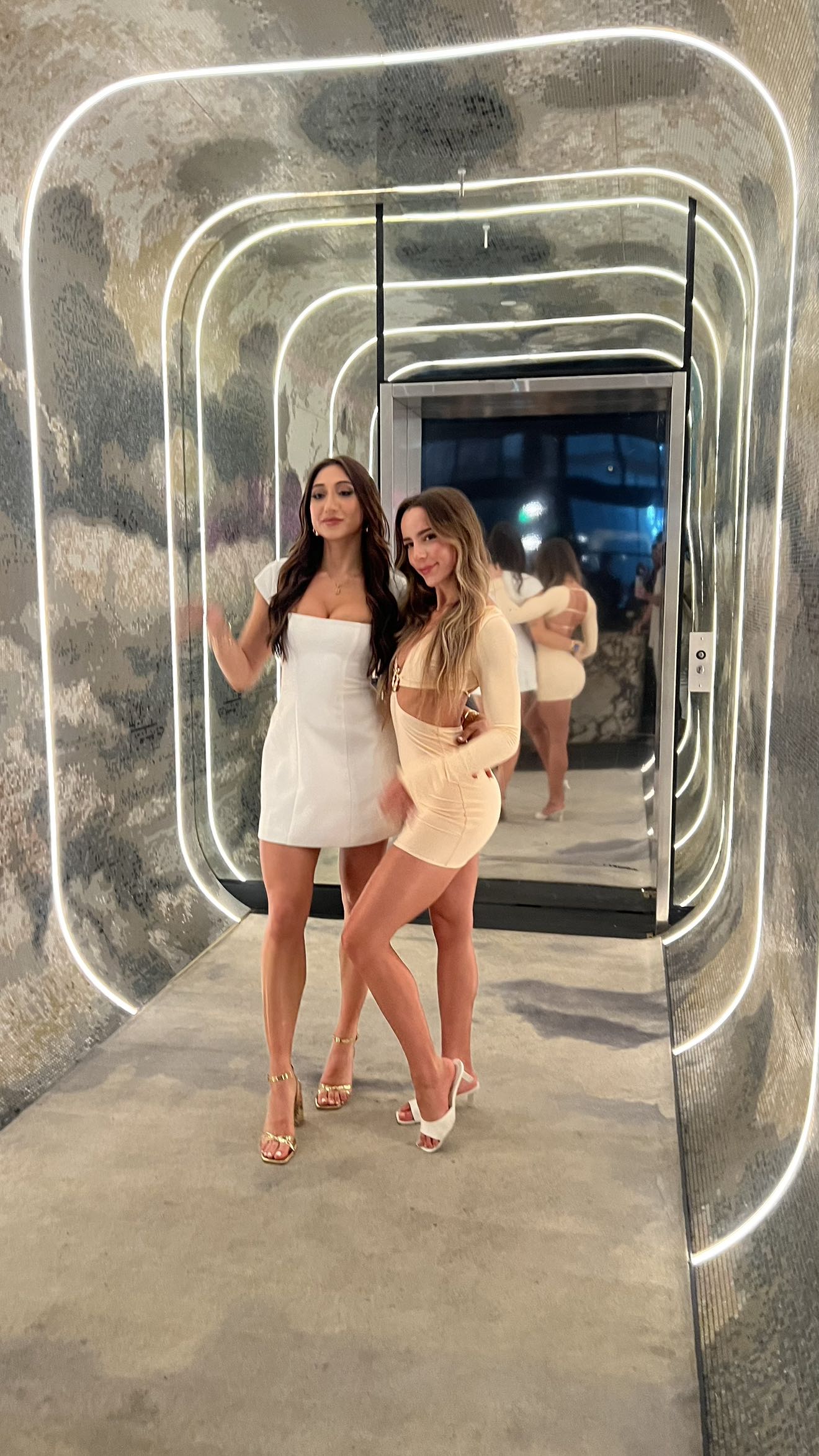 meelahrobbins snapchat image archive image