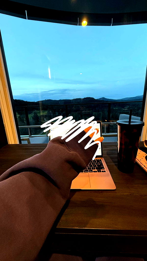 meelahrobbins image ~ Altpins