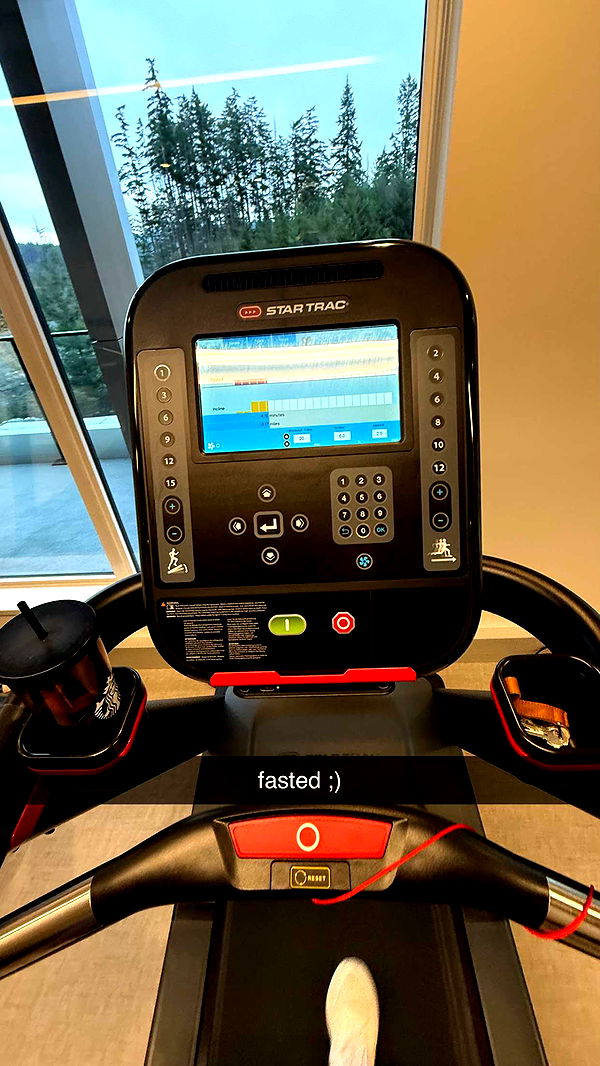 meelahrobbins image ~ Altpins