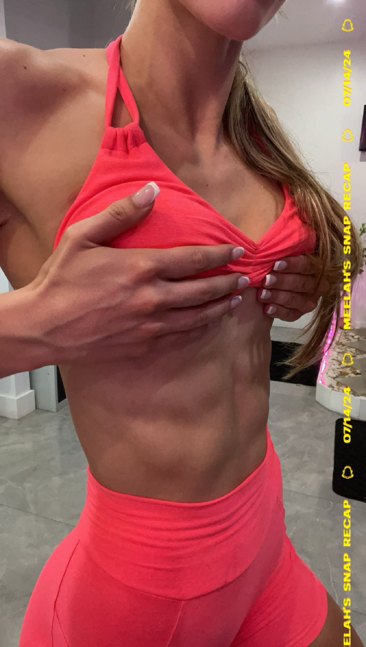 meelahrobbins snapchat image archive image