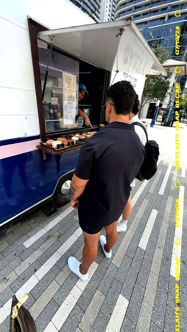 meelahrobbins image ~ Altpins