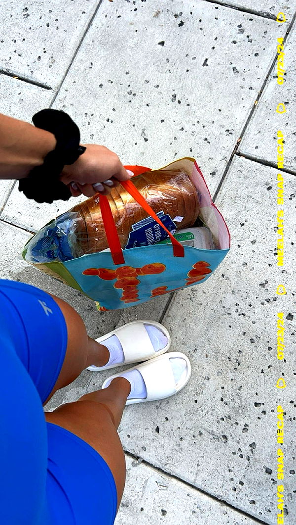 meelahrobbins image ~ Altpins