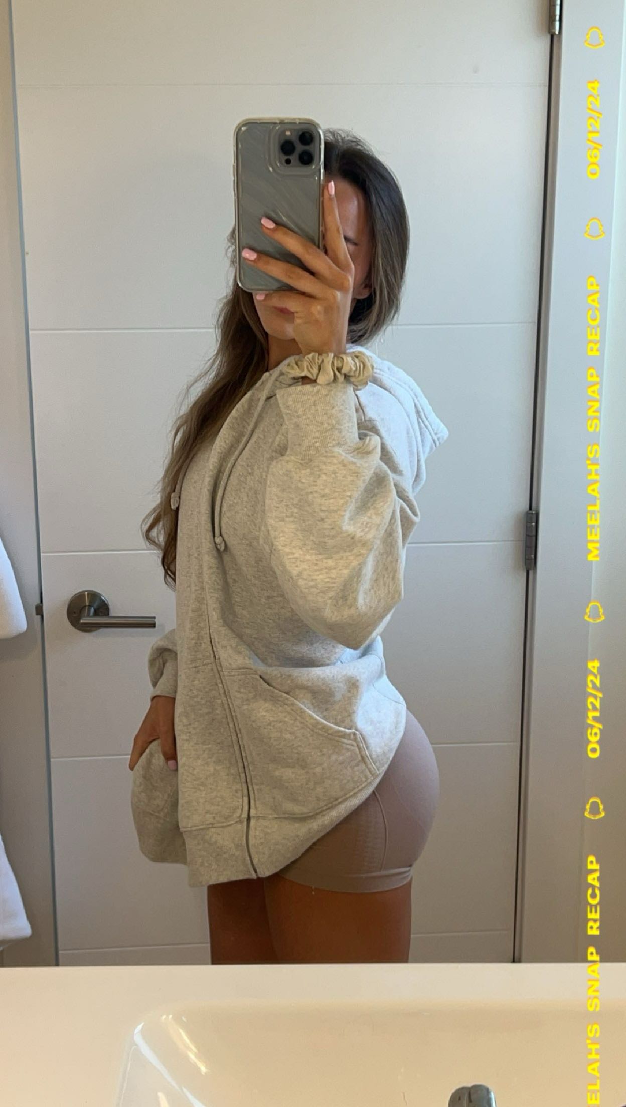 meelahrobbins snapchat image archive image