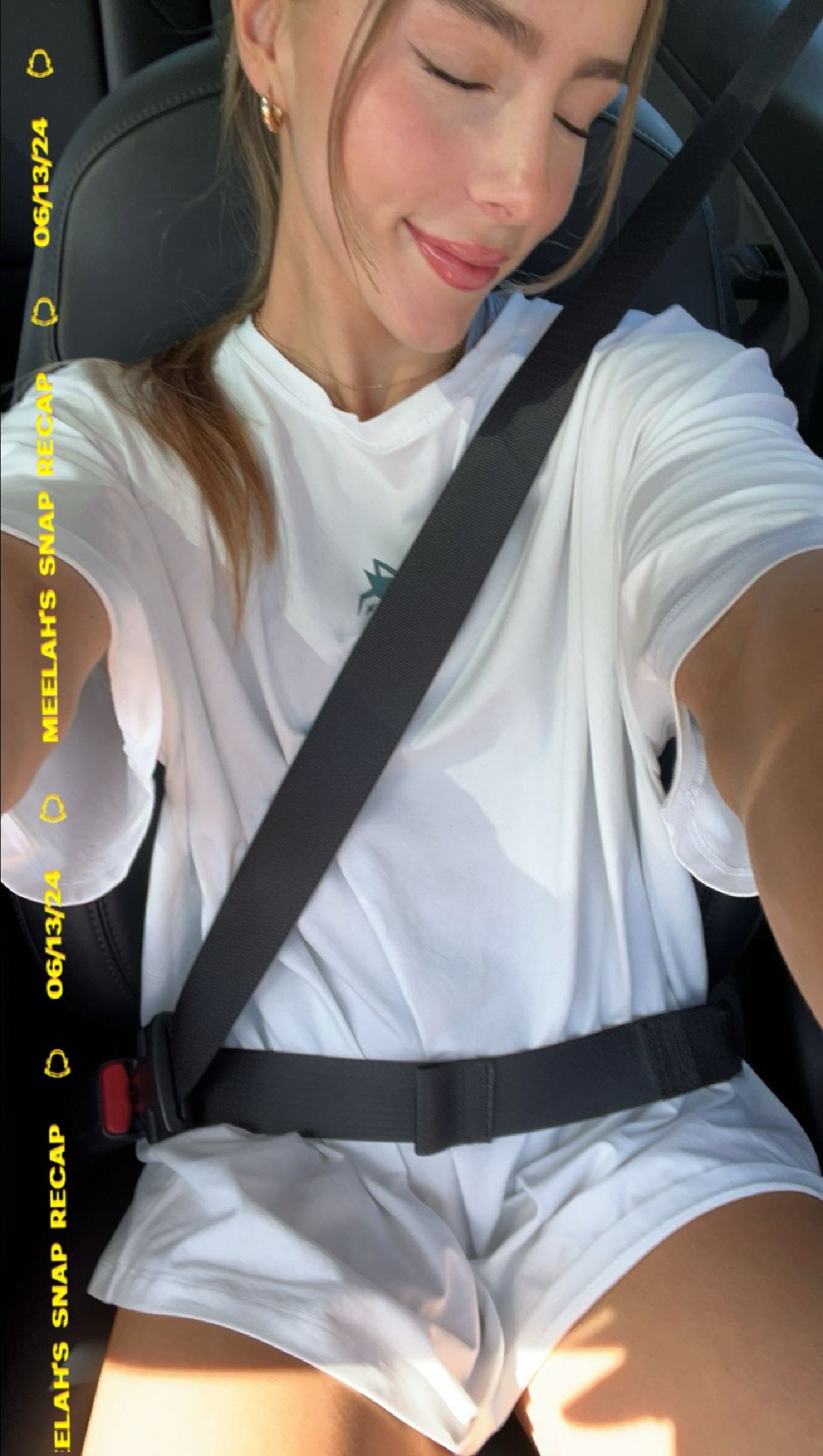 meelahrobbins snapchat image archive image