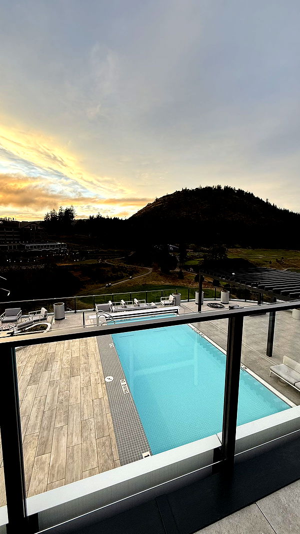 meelahrobbins image ~ Altpins