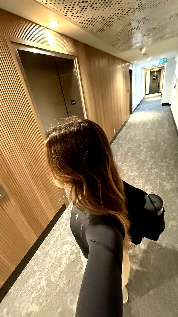 meelahrobbins image ~ Altpins