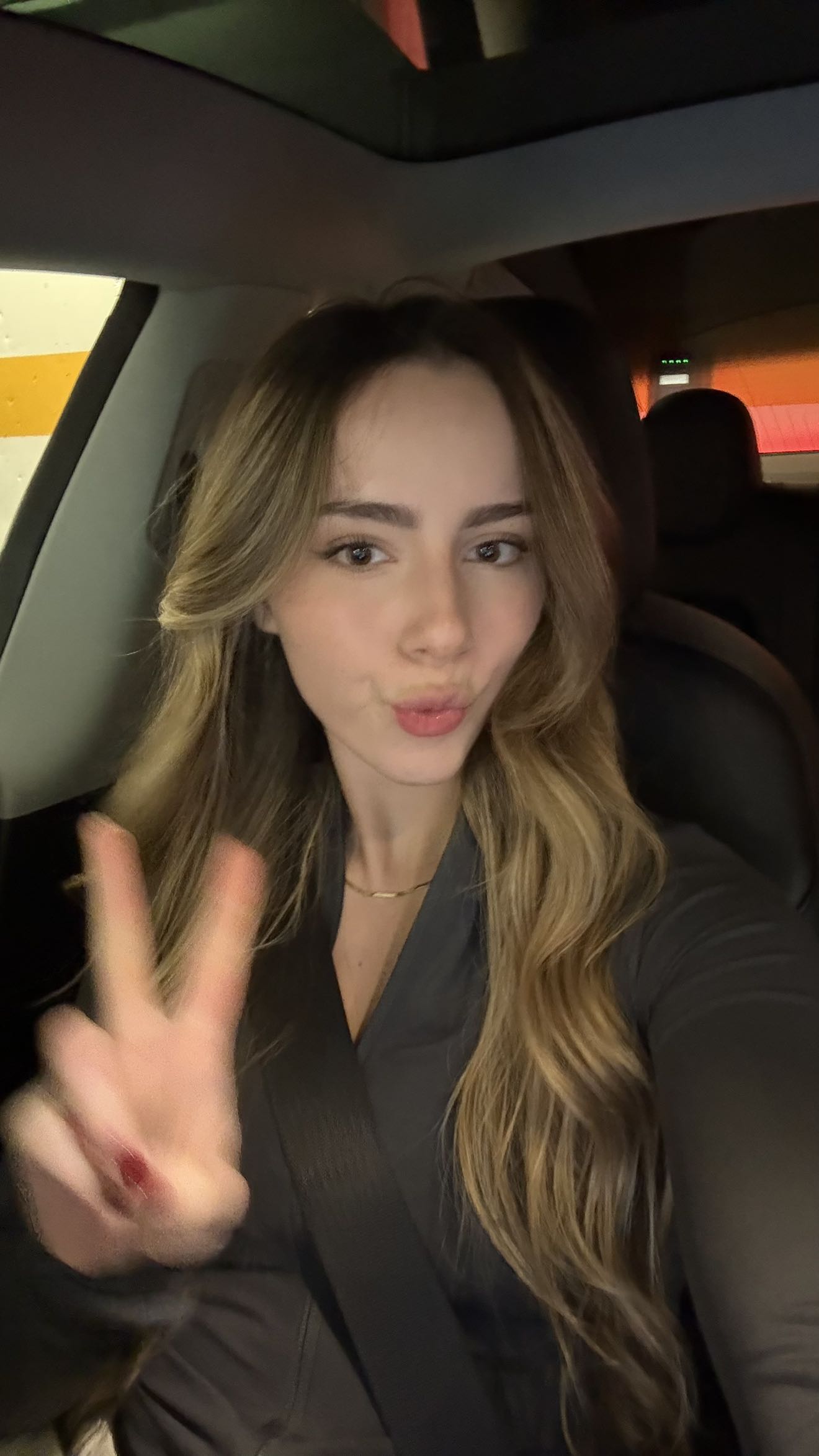 meelahrobbins snapchat image archive image