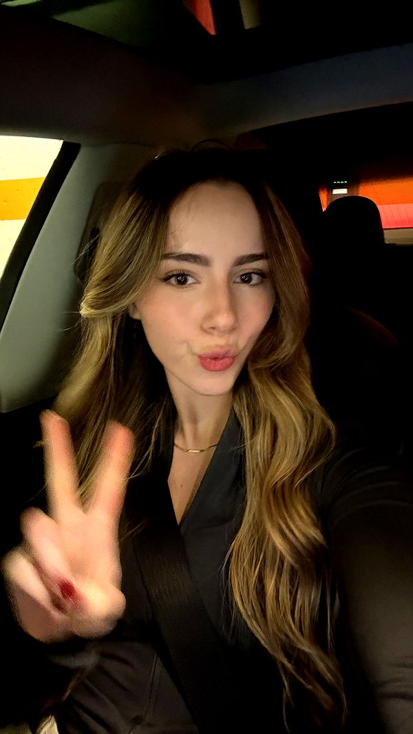 meelahrobbins image ~ Altpins