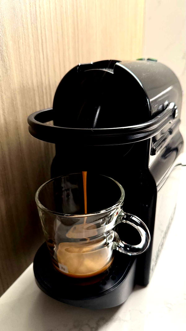 meelahrobbins image ~ Altpins