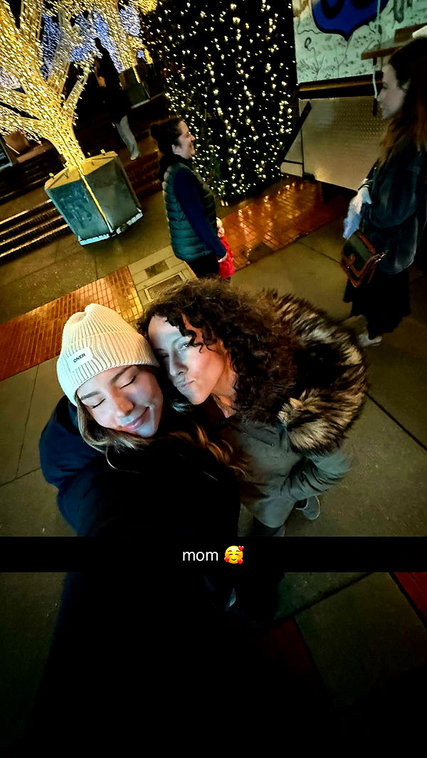 meelahrobbins image ~ Altpins