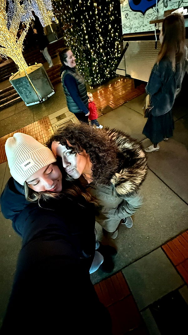 meelahrobbins image ~ Altpins