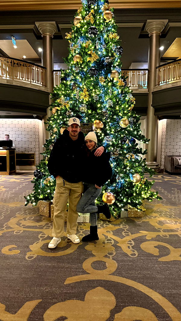 meelahrobbins image ~ Altpins