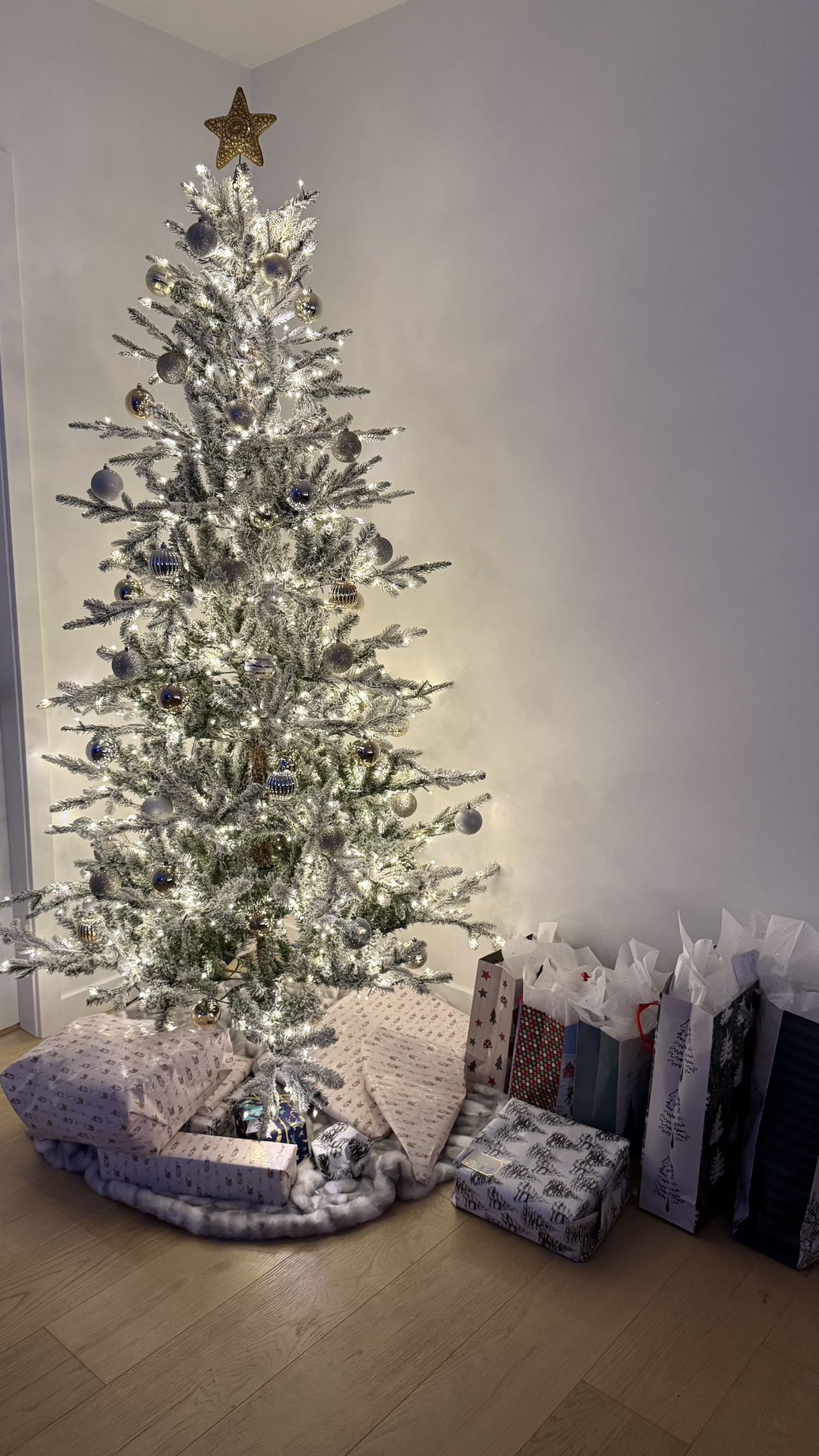 meelahrobbins snapchat image archive image