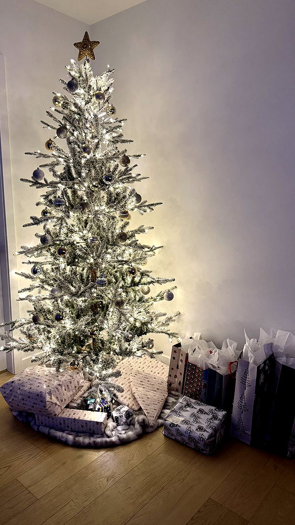 meelahrobbins image ~ Altpins