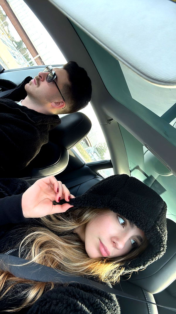 meelahrobbins image ~ Altpins