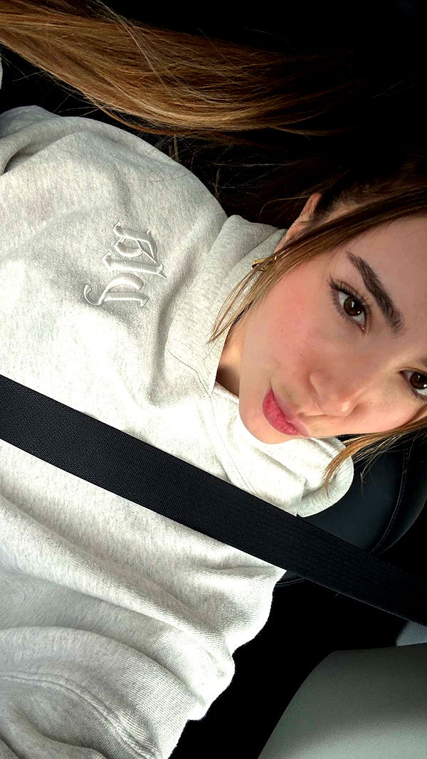 meelahrobbins image ~ Altpins