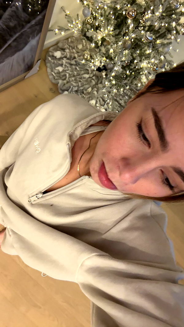 meelahrobbins image ~ Altpins