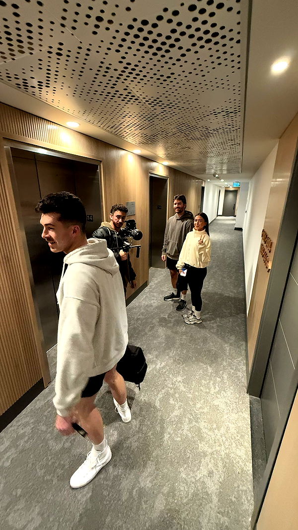 meelahrobbins image ~ Altpins