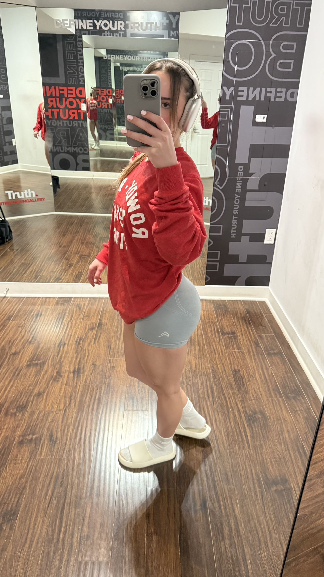 meelahrobbins snapchat image archive image