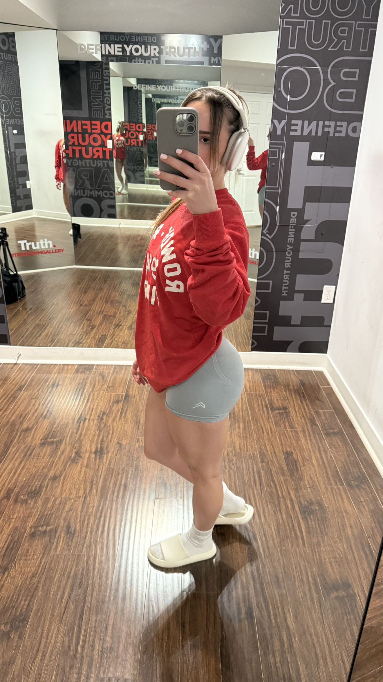 meelahrobbins snapchat image archive image