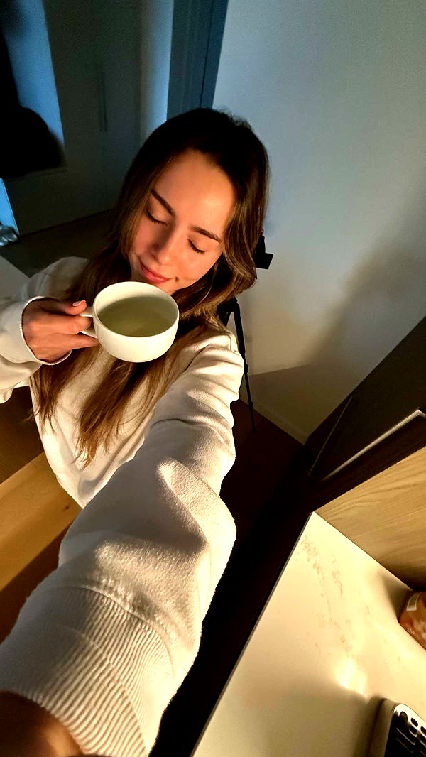 meelahrobbins image ~ Altpins