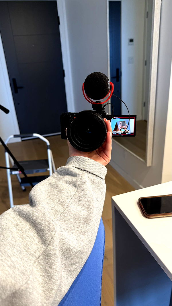 meelahrobbins image ~ Altpins