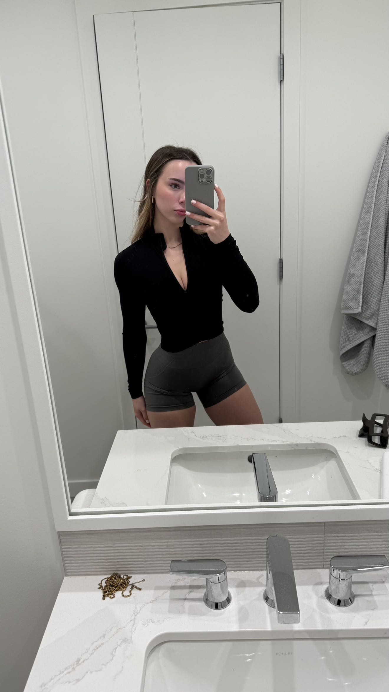 meelahrobbins snapchat image archive image