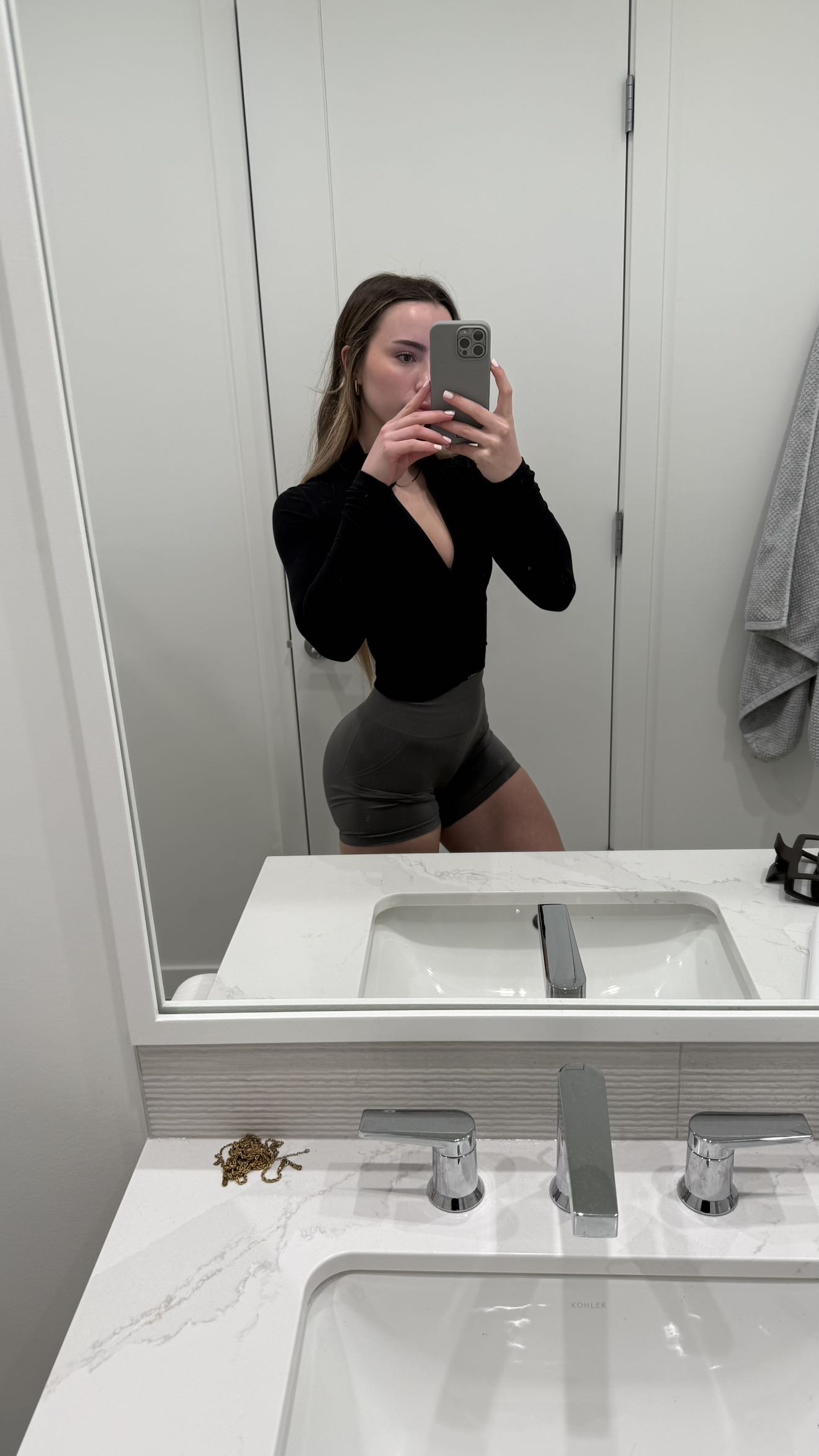 meelahrobbins snapchat image archive image