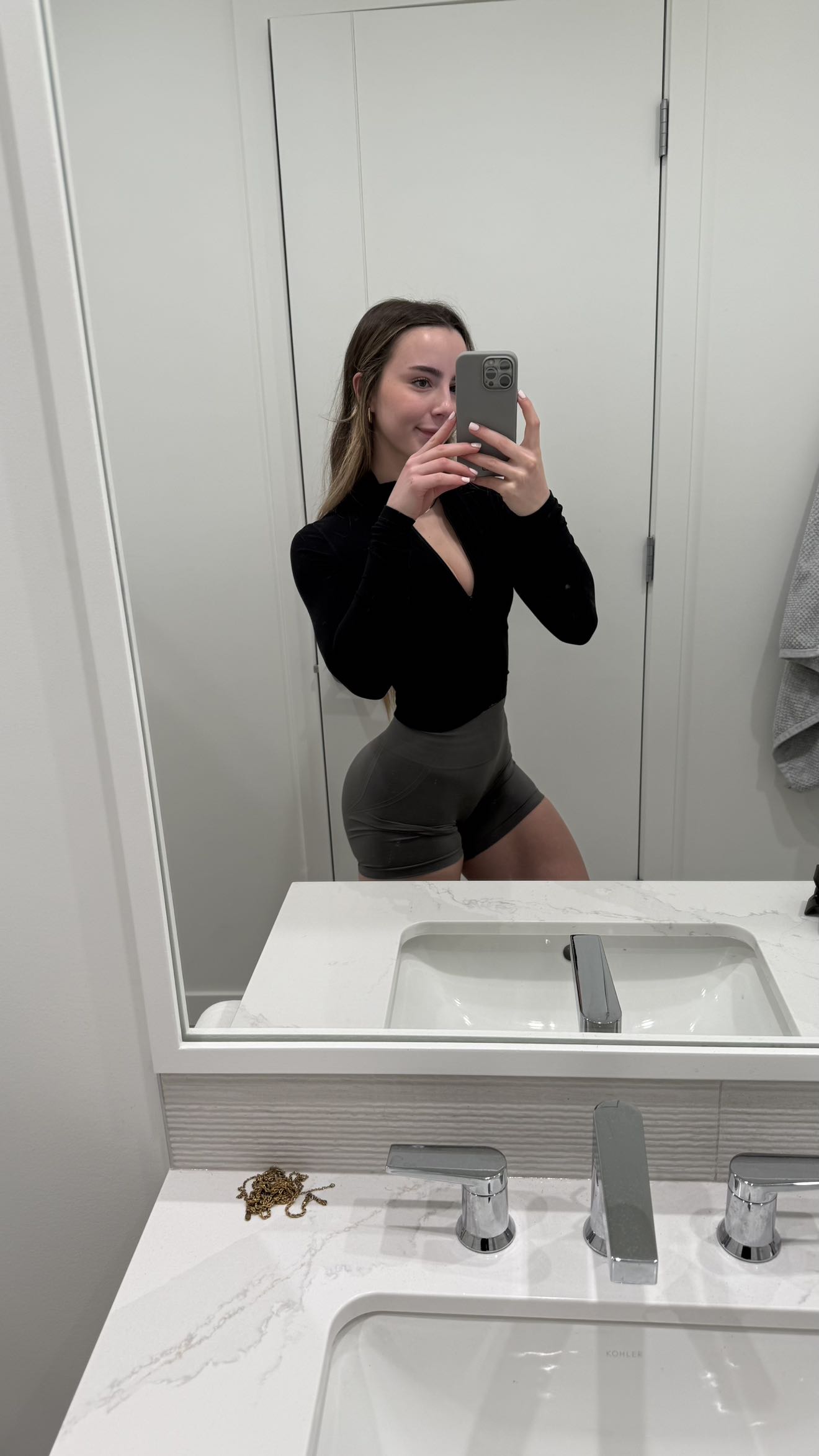 meelahrobbins snapchat image archive image