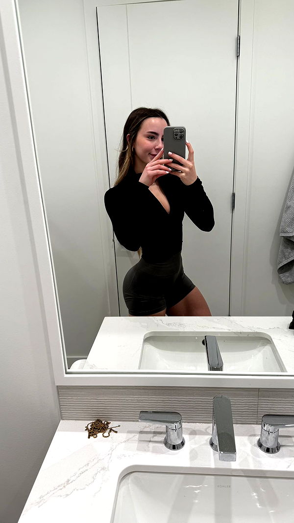 meelahrobbins image ~ Altpins