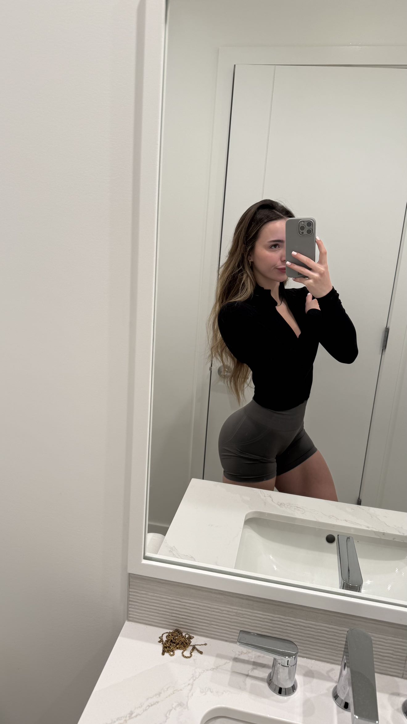 meelahrobbins snapchat image archive image