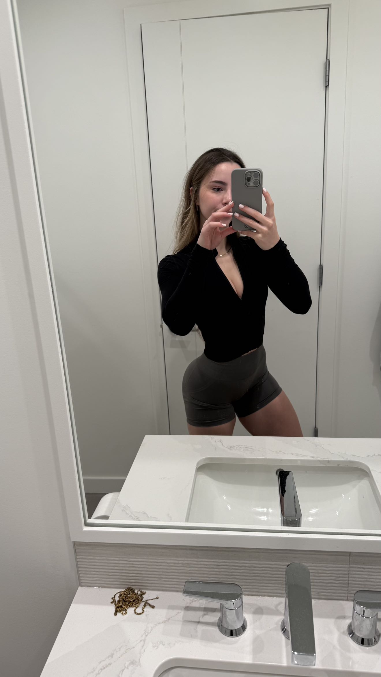 meelahrobbins snapchat image archive image