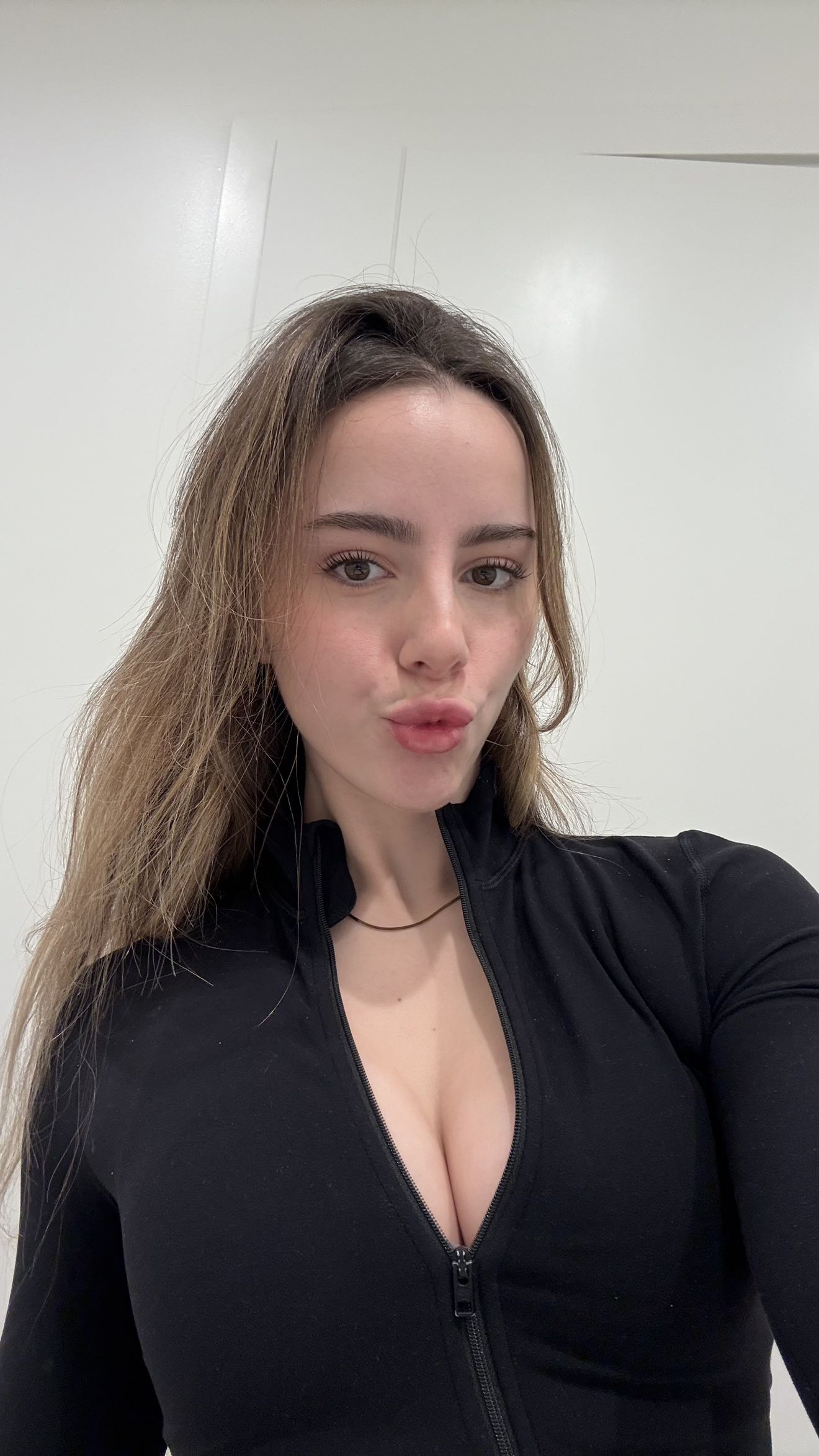 meelahrobbins snapchat image archive image