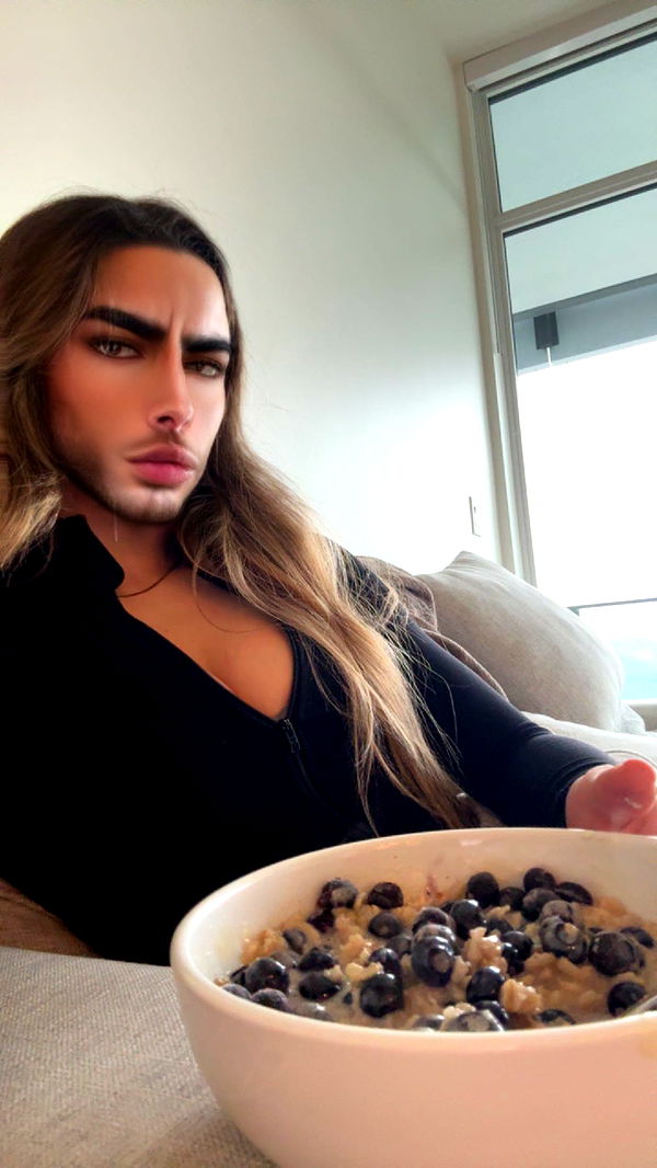 meelahrobbins image ~ Altpins